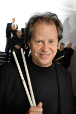 Hans Bäckström 
(trummor)